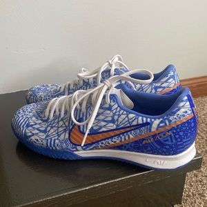 NIKE ZOOM MERCURIAL VAPOR 15 ACADEMY CR7 Indoor soccer shoe